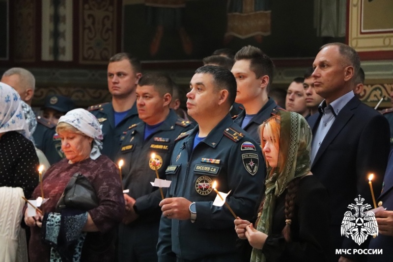 Пожарные и спасатели Республики Коми приняли участие в благодарственном молебне в честь образа Божьей Матери «Неопалимая Купина»