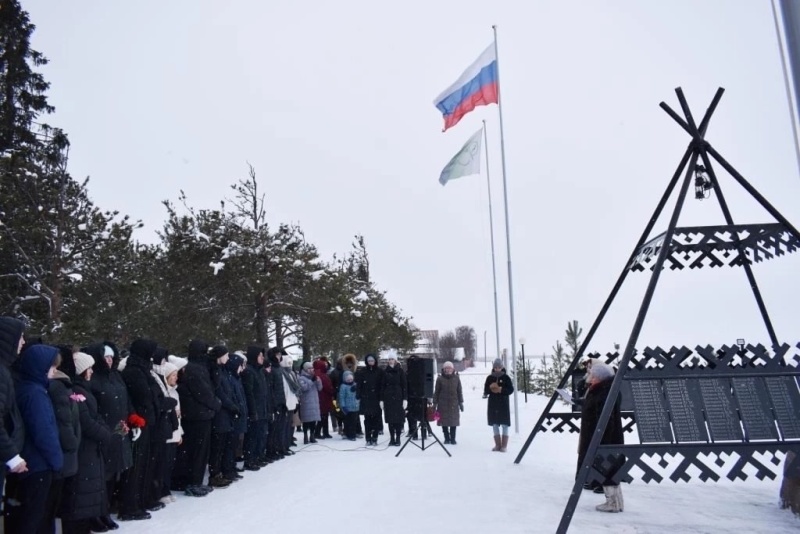 Сотрудники МЧС России почтили память участников оленно-транспортных батальонов