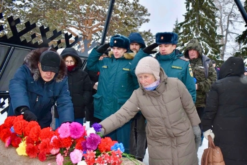 Сотрудники МЧС России почтили память участников оленно-транспортных батальонов